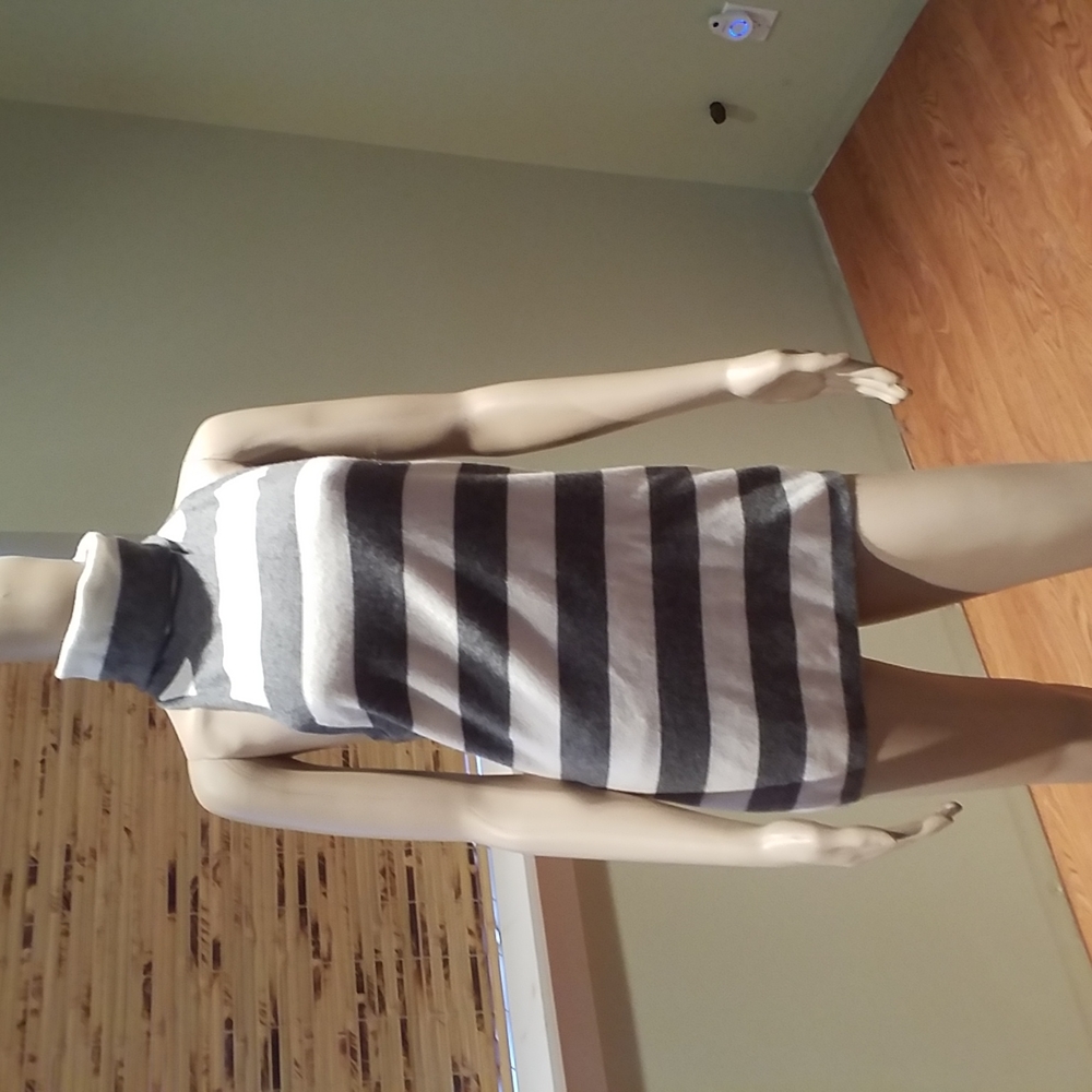 Club Monaco Gray & White Stripe Cashmere Sweater L